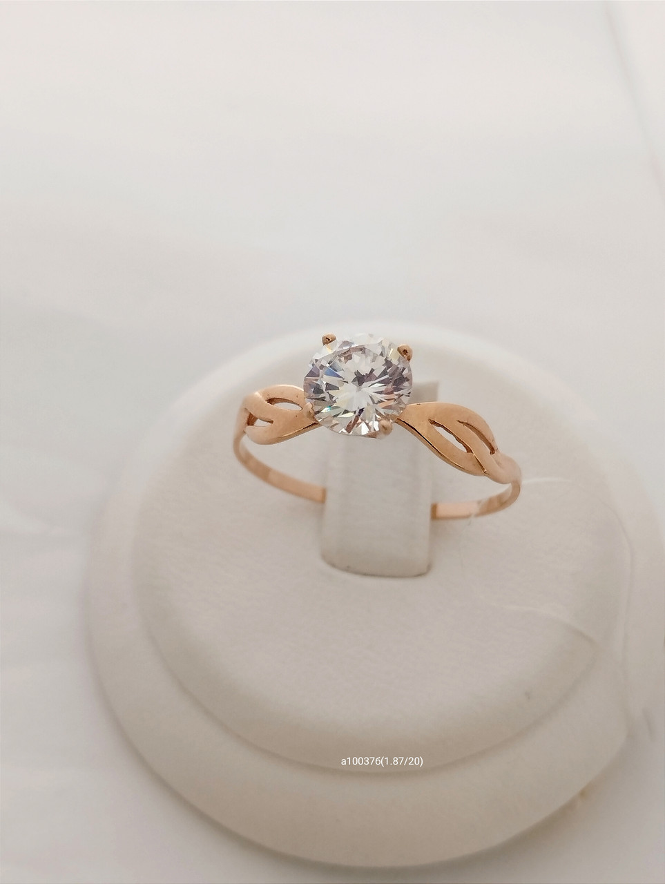 Золоте кольцо 585 проби.