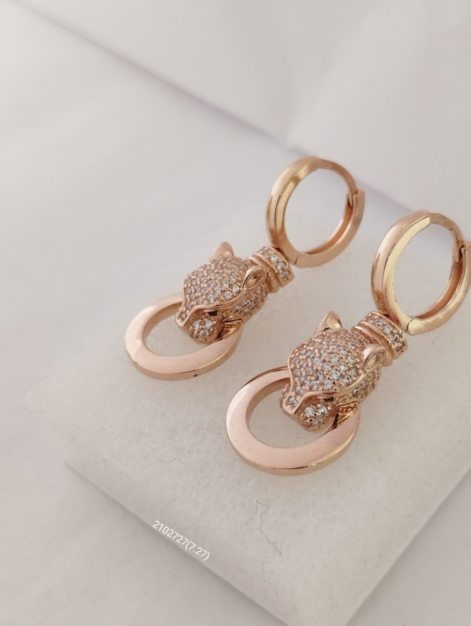 Золоті сережки пантера, золоті сережки у формі пантери стильні сережки