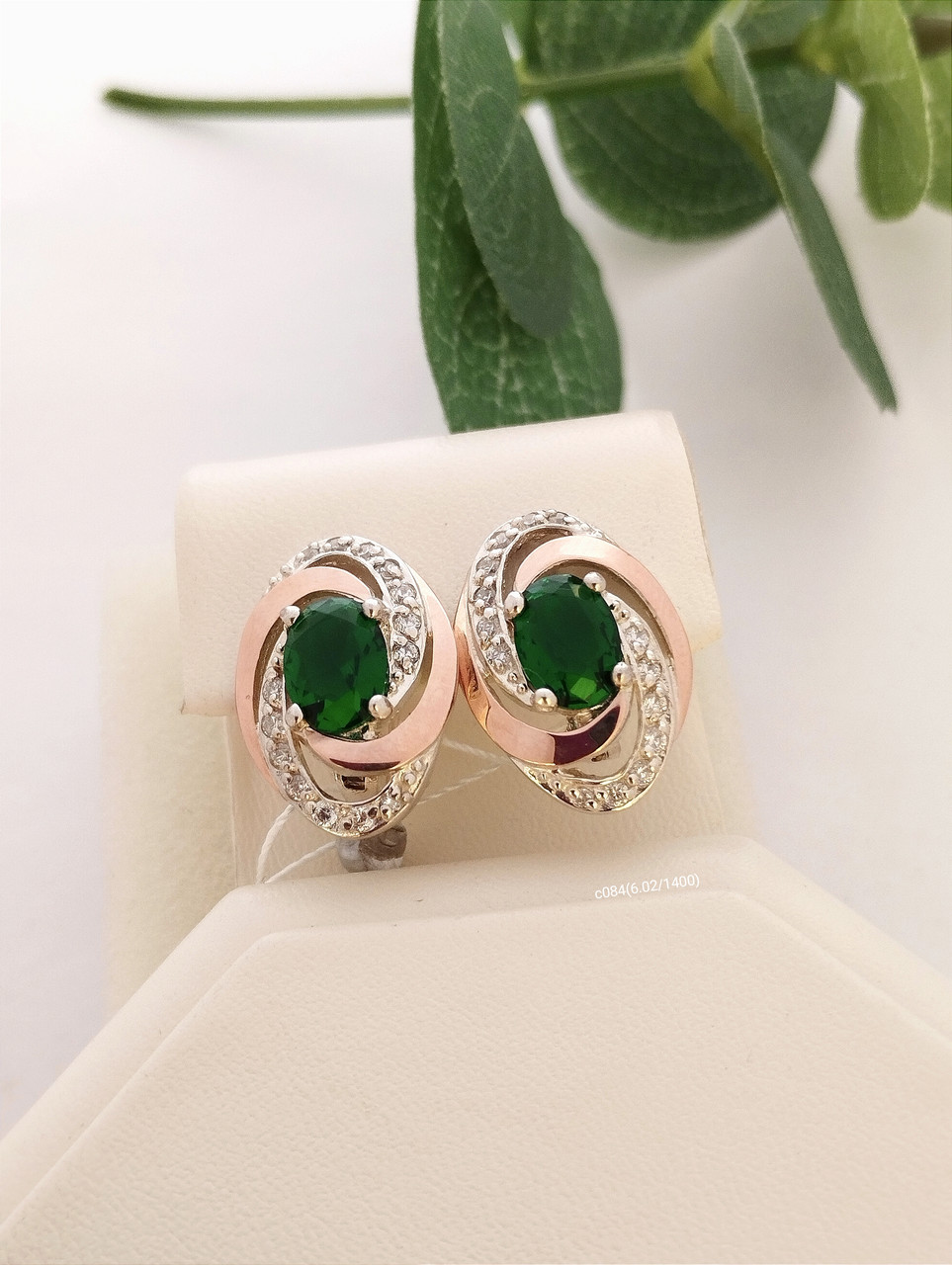 Срібні сережки із золотими пластинами з зеленим каменем Ukr-Gold