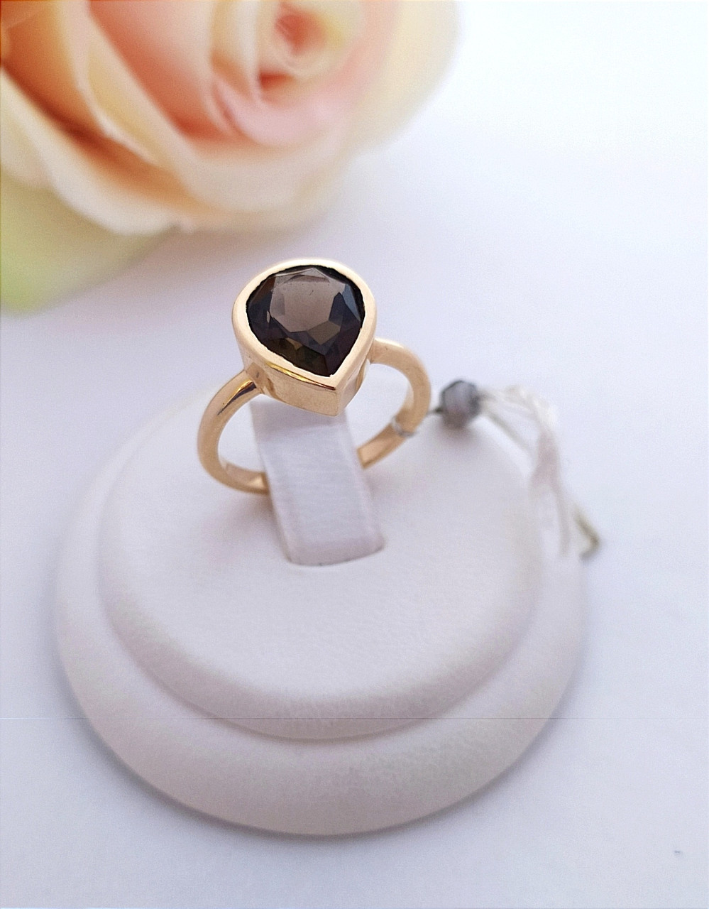 Золота каблучка з червоного золота з раухтопазом