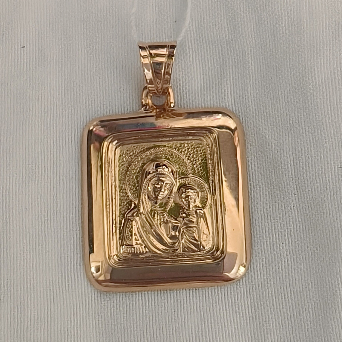 Золота штампована іконка Казанської Божої Матері в червоному золоті 585 проби