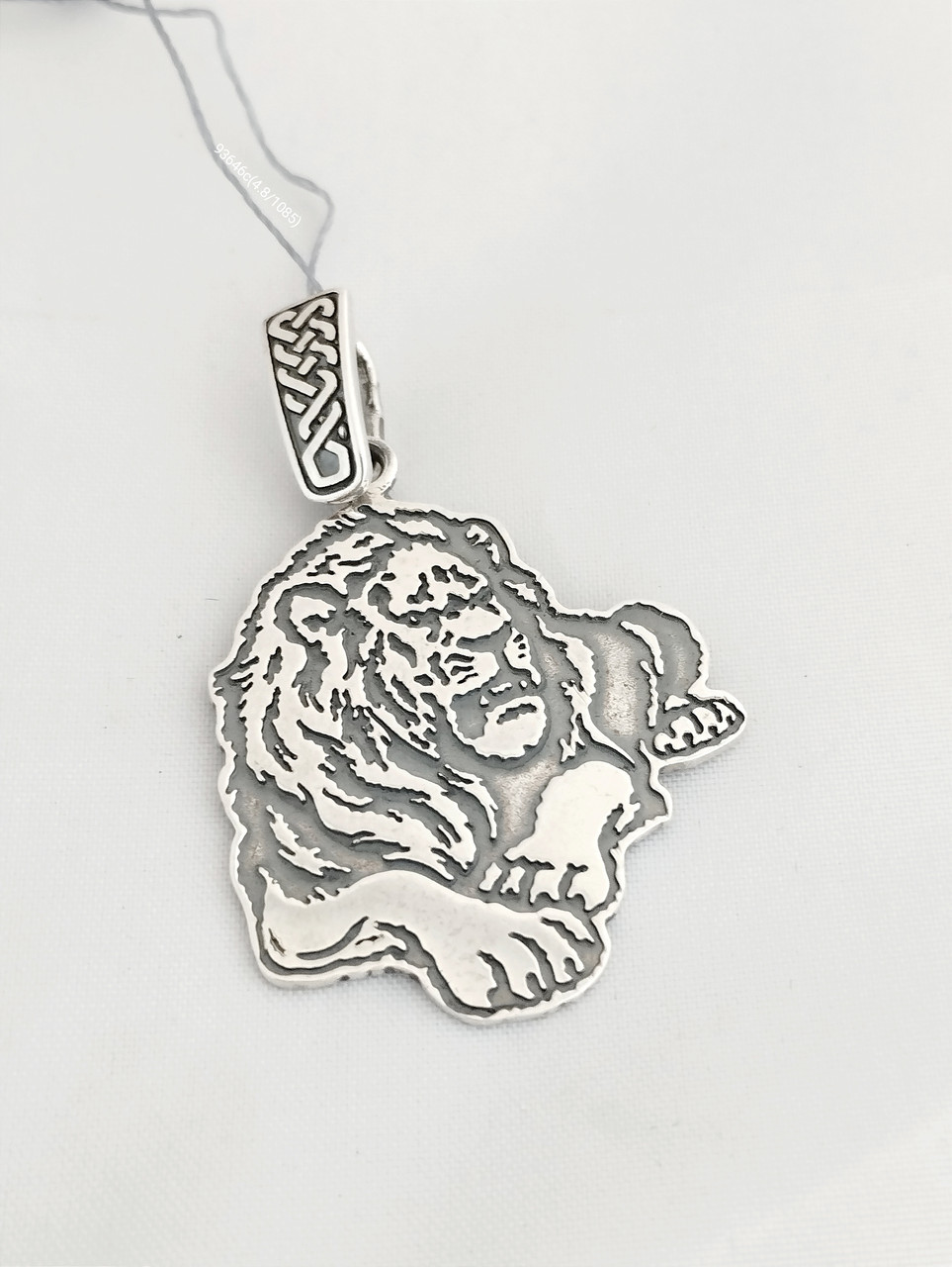 Срібний кулон лев
