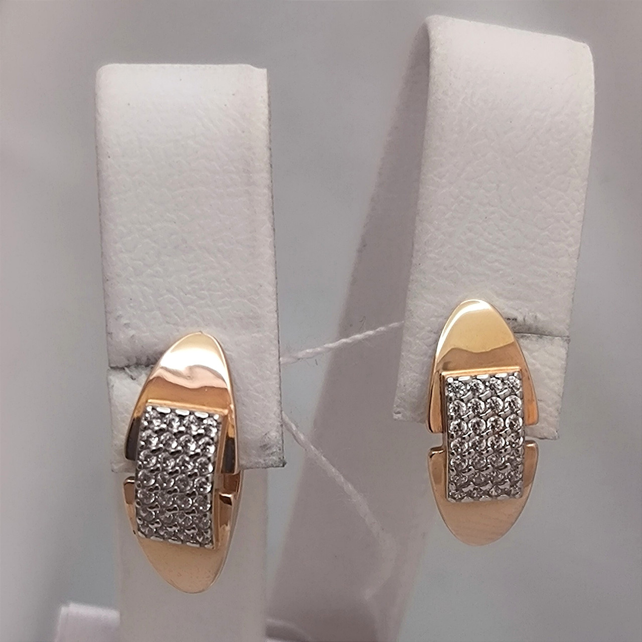 Золоті сережки 585 проби з алмазним гравіюванням