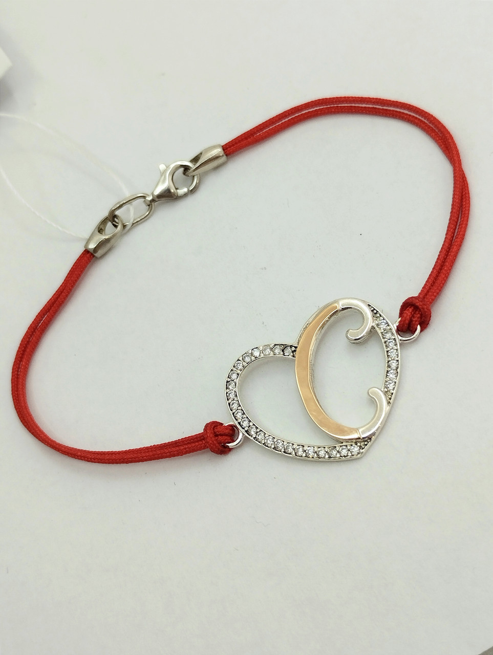 Червона ниточка (браслет) на руку.