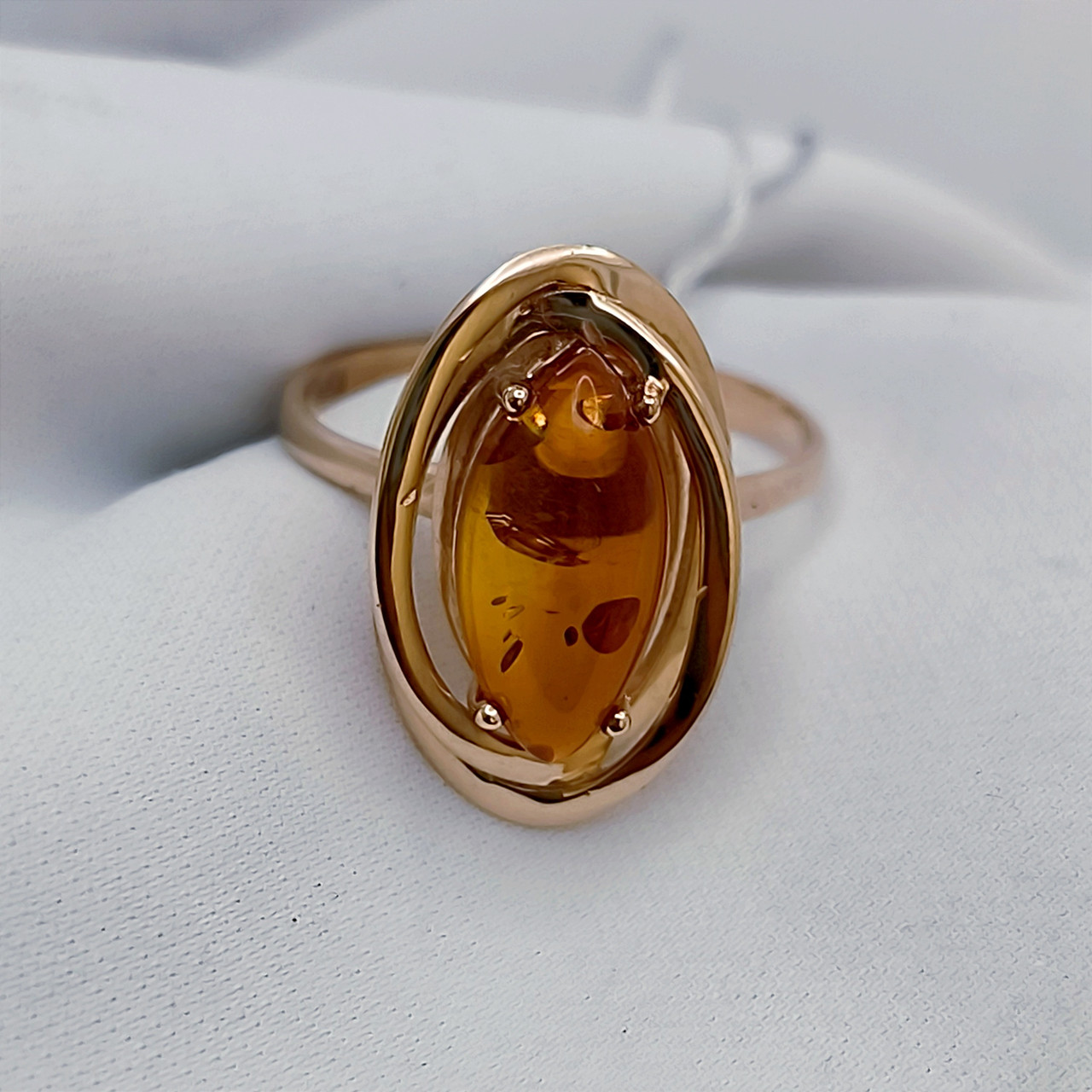 Золоте кільце з бурштином кільце з Бурштином