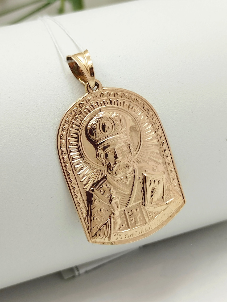 Золотий кулон