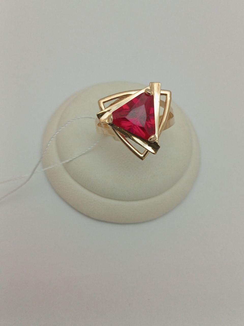 Золоте кільце з рубіном