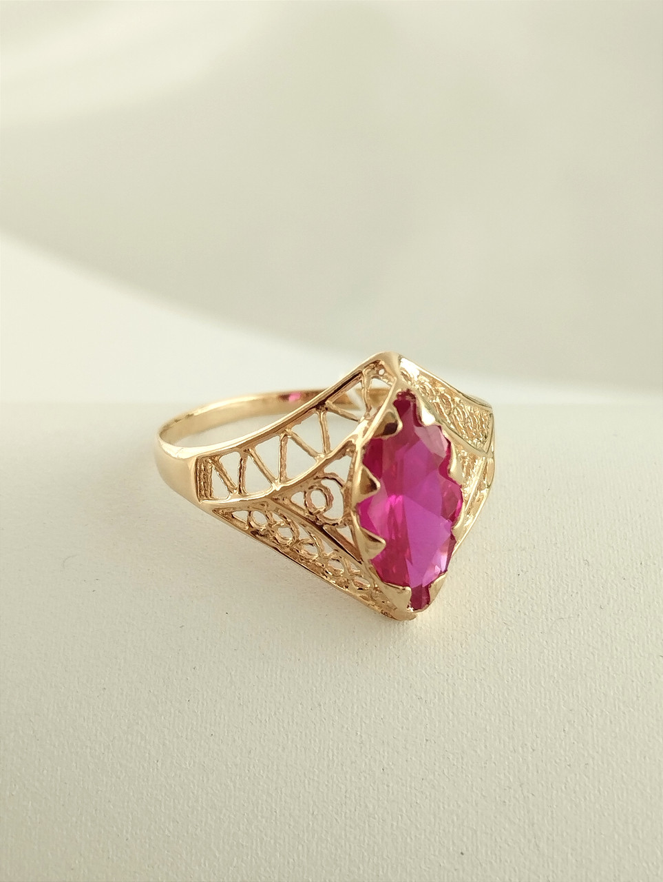 Золоте каблучка