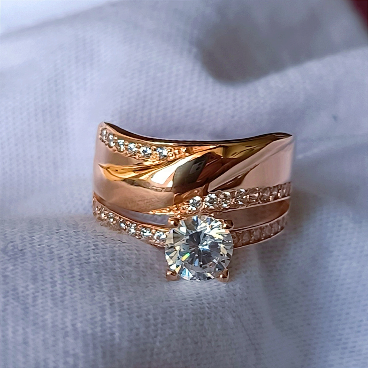 Золоте кільце з цирконієм Ukr-gold