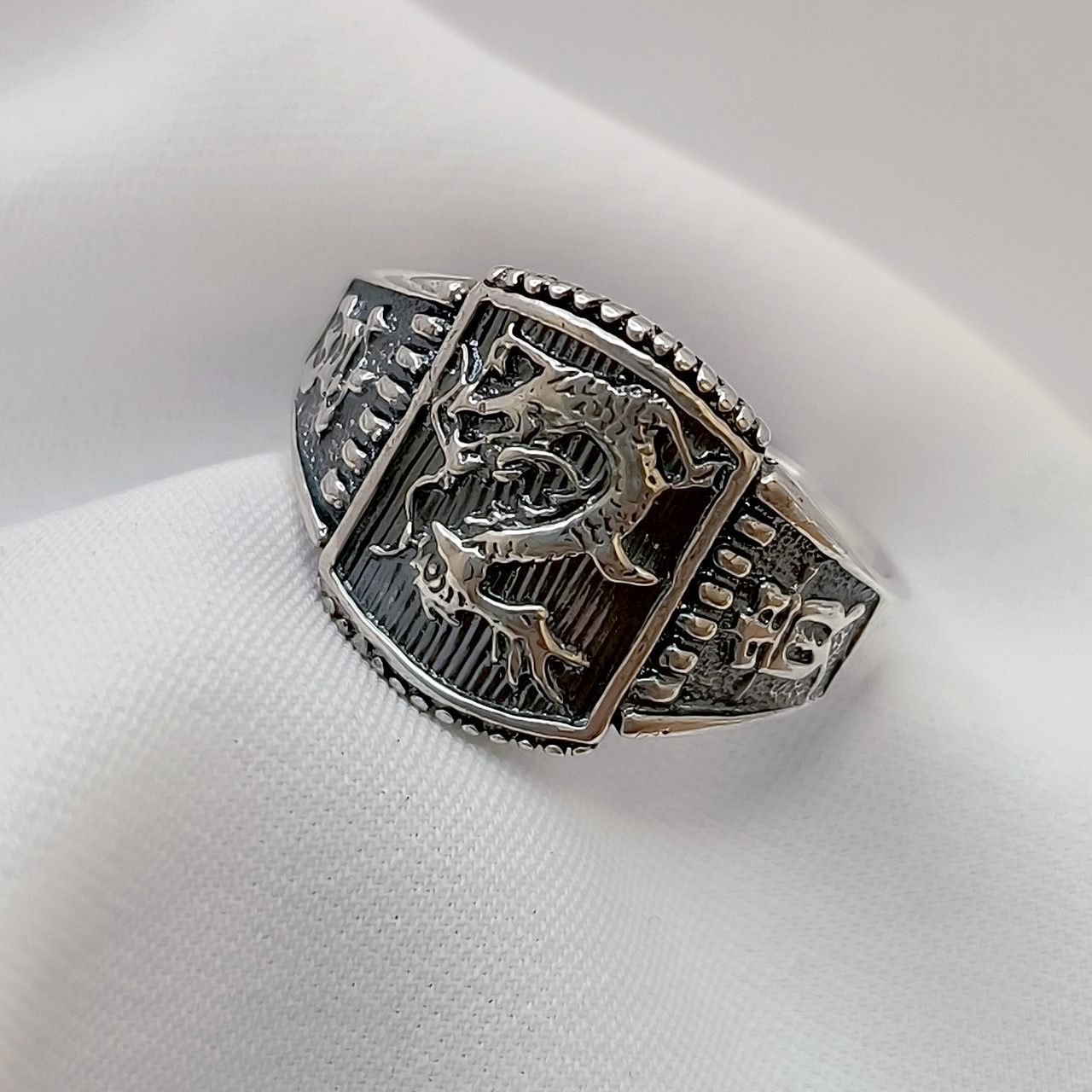 Срібний персень