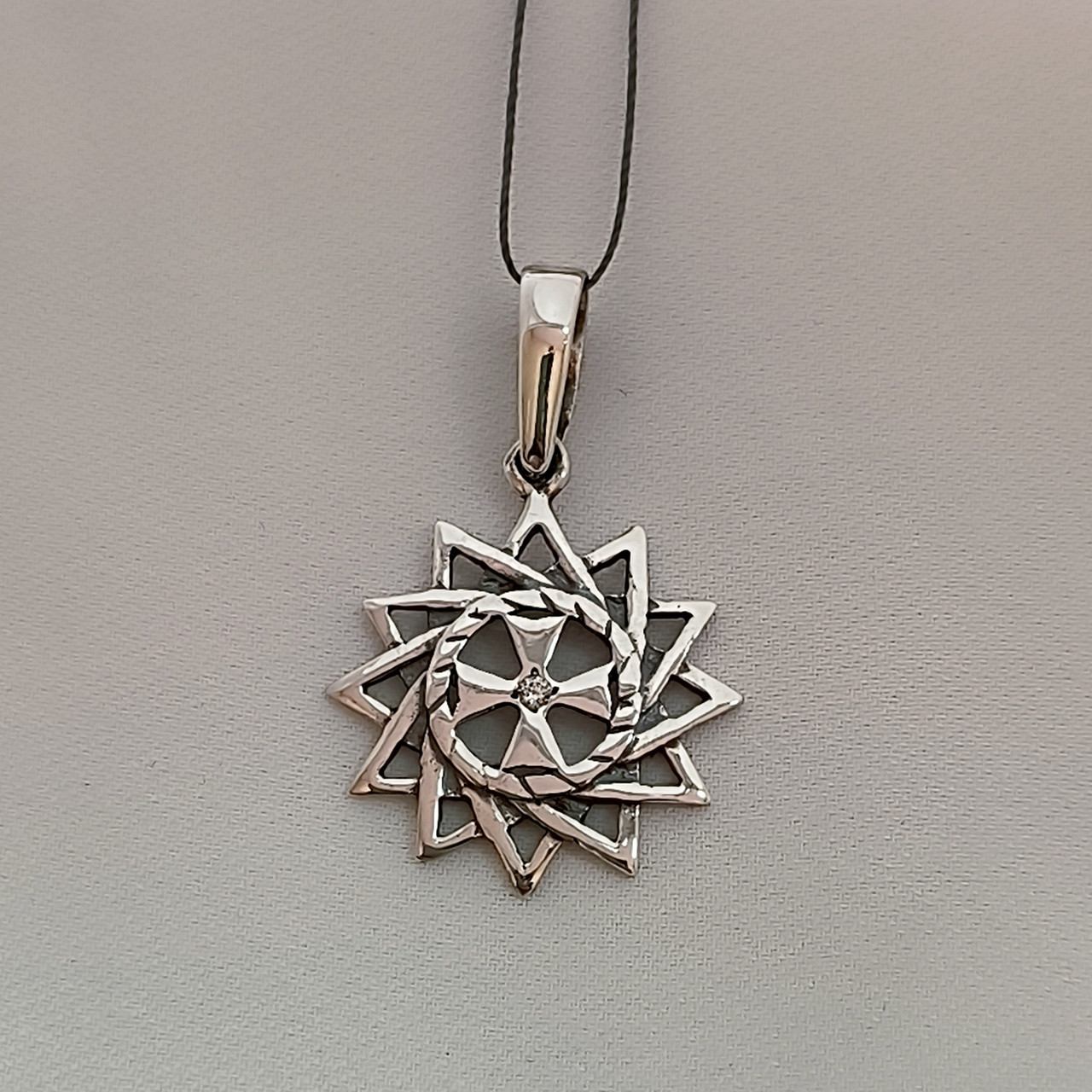 Срібний амулет