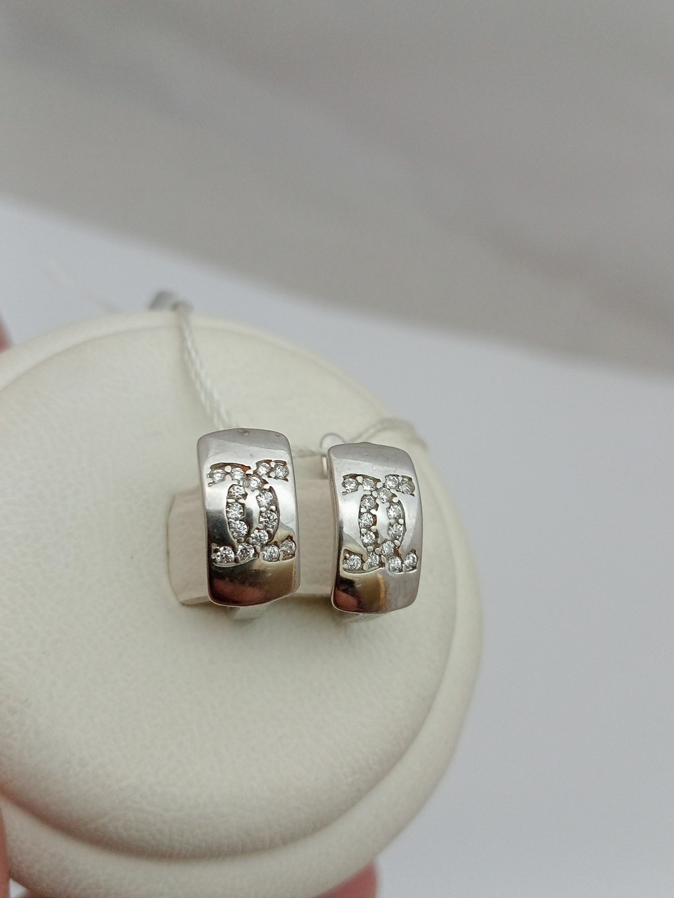 Срібні сережки 925 проби вставками з англійською застібкою.