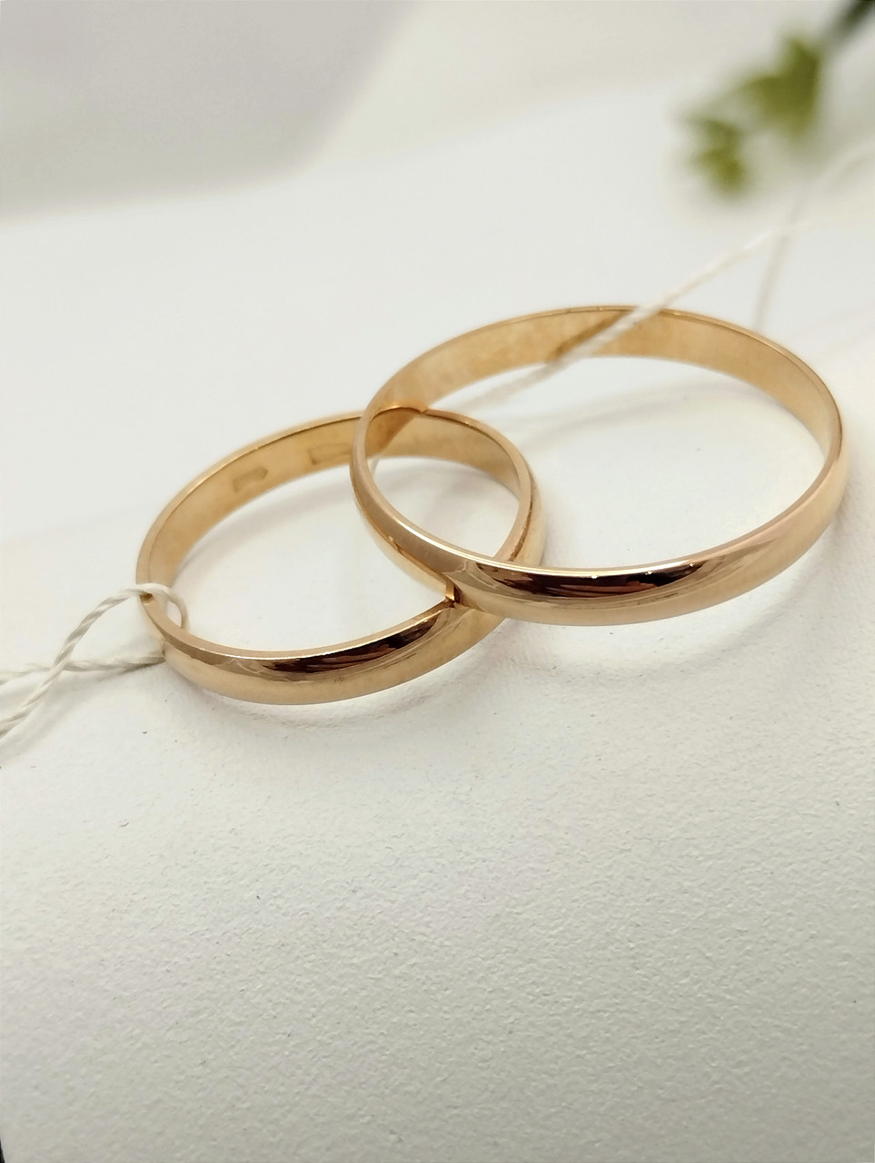 Елегантна обручка з червоного золота