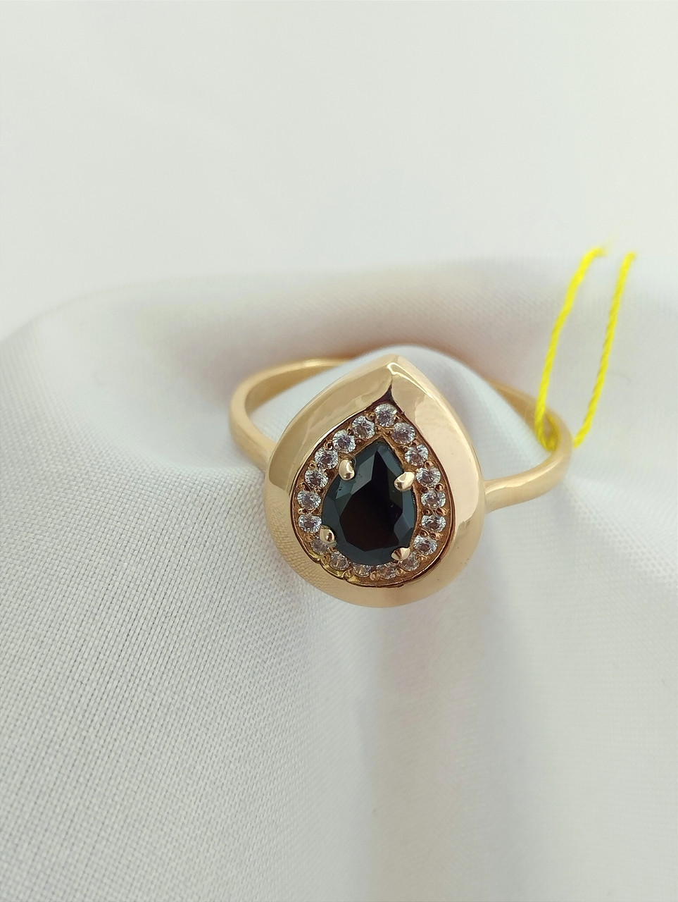 Золоте кольцо 585 проби.